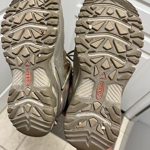 WOMEN'S TARGHEE III WATERPROOF MID HIKING BOOT.